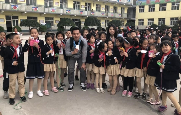 智慧校园入校已成趋势 电子学生证代替手机 实现家校互联